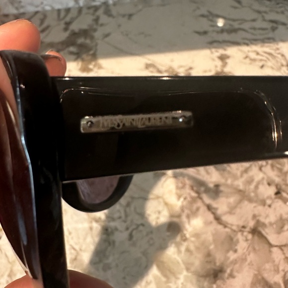 Yves Saint Laurent sunglasses. Model YSL6135 - Picture 6 of 7